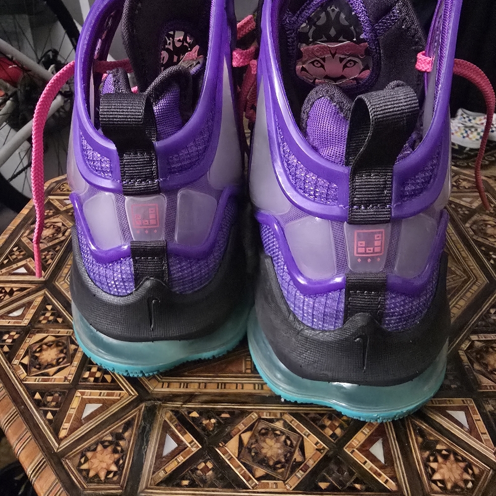 NIKE LEBRONS 19 SIZE 8.5 IN MENS - Picture 12 of 13